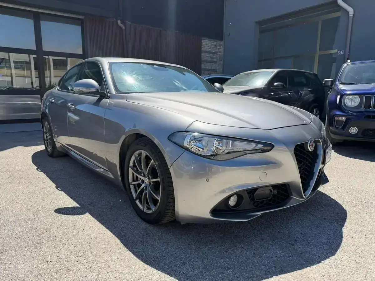 Usado Alfa Romeo Giulia Super 150 CV (110 kW) 2018 Gris Berlina