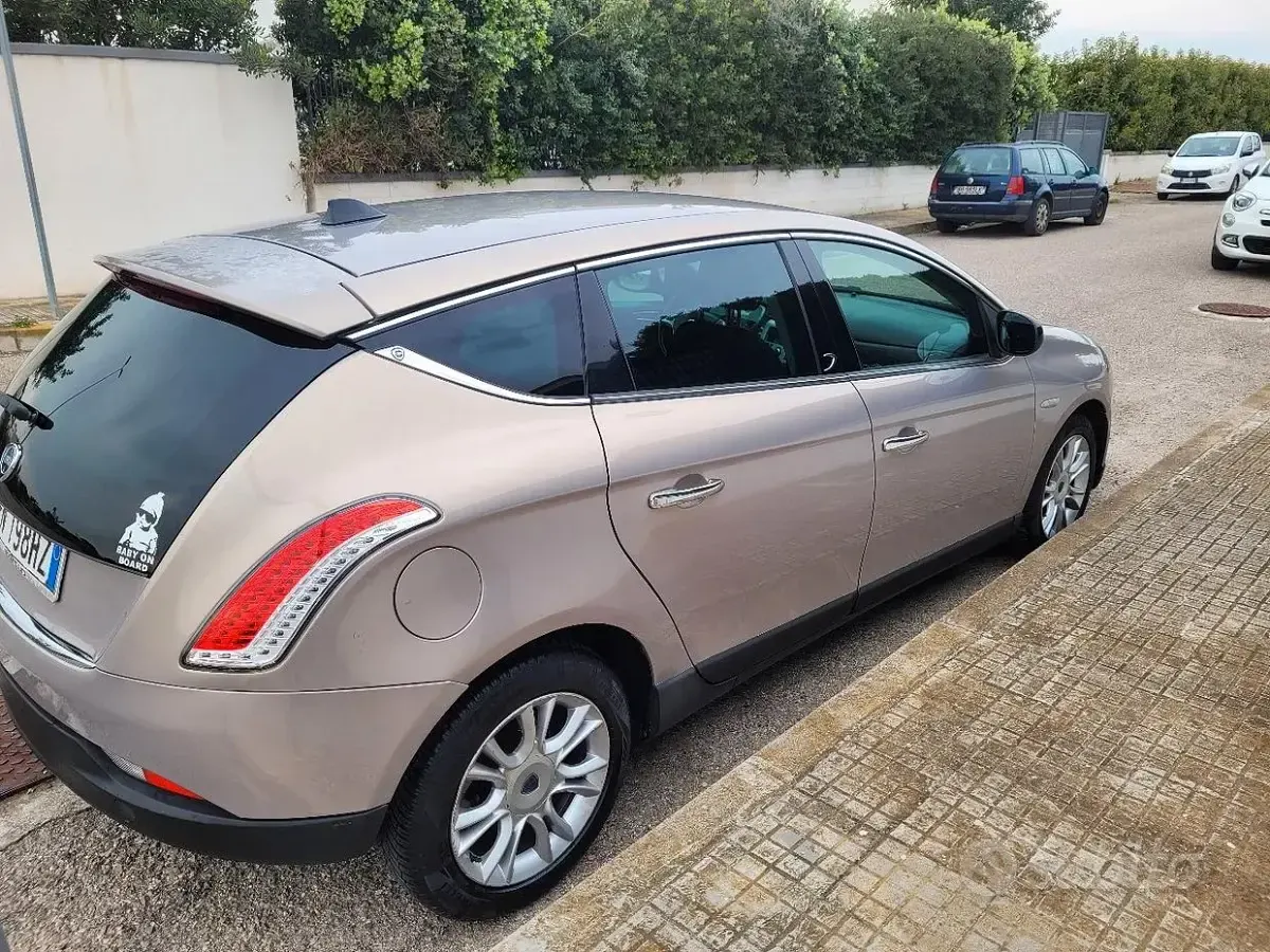 Usata Lancia Delta 105 CV (77 kW) 2012 Verde Utilitaria