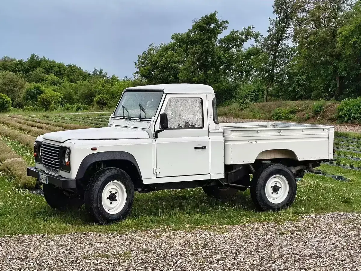 Usata Land Rover Defender 122 CV (89 kW) 1999 Bianco Pick-up