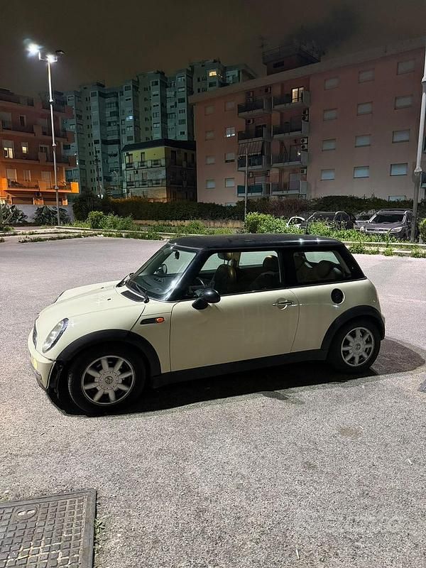 Usado Mini Cooper 116 HP (85 kW) 2003 Branco Citadino