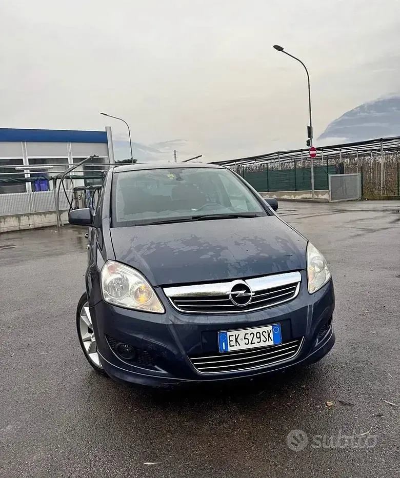 Usata Opel Zafira 125 CV (91 kW) 2011 Grigio Monovolume