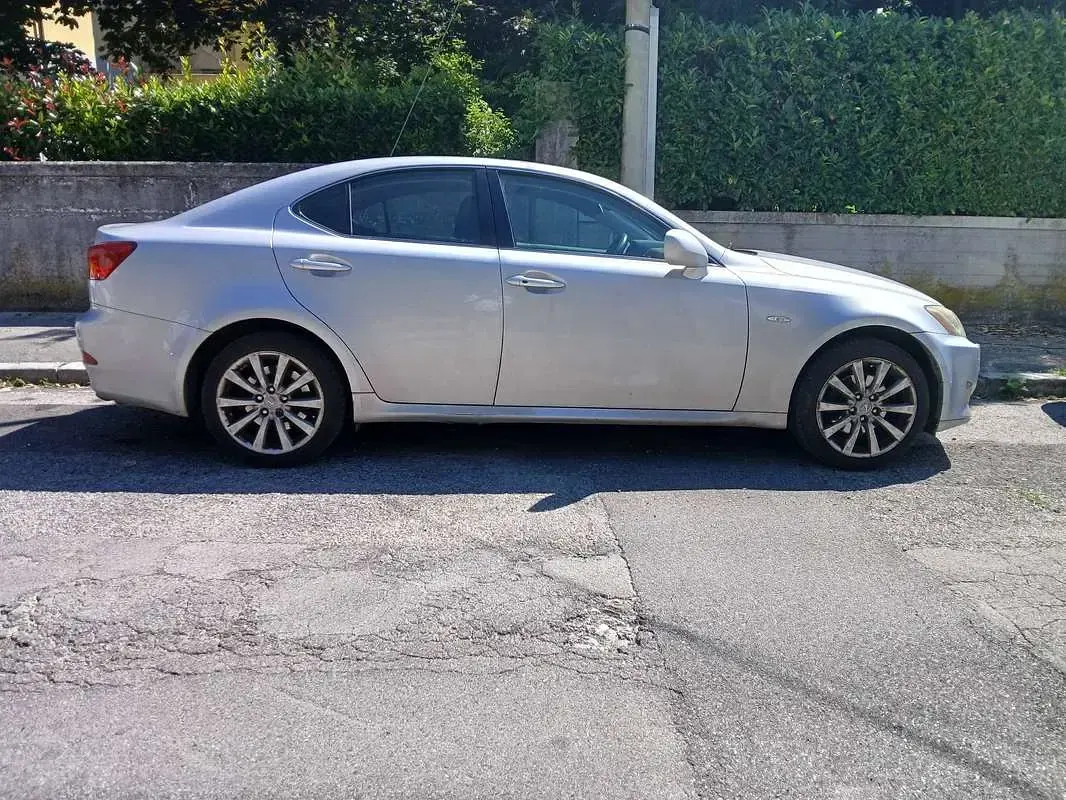 Usata Lexus IS220d 177 CV (130 kW) 2007 Argento Berlina