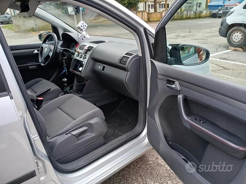 Usata VW Touran 2010 Grigio Monovolume