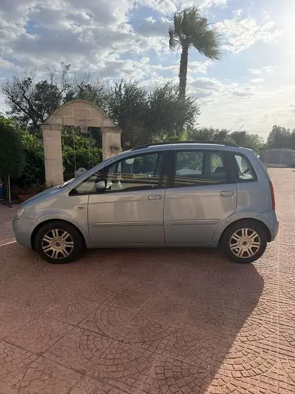 Usata Fiat Idea Dynamic 90 CV (66 kW) 2006 Bluazzurro Monovolume
