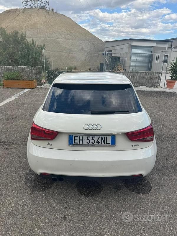 Usata 2013 Audi A1 S-Line Due volumi | 7300 € (Buon prezzo) - Immagine 1/4
