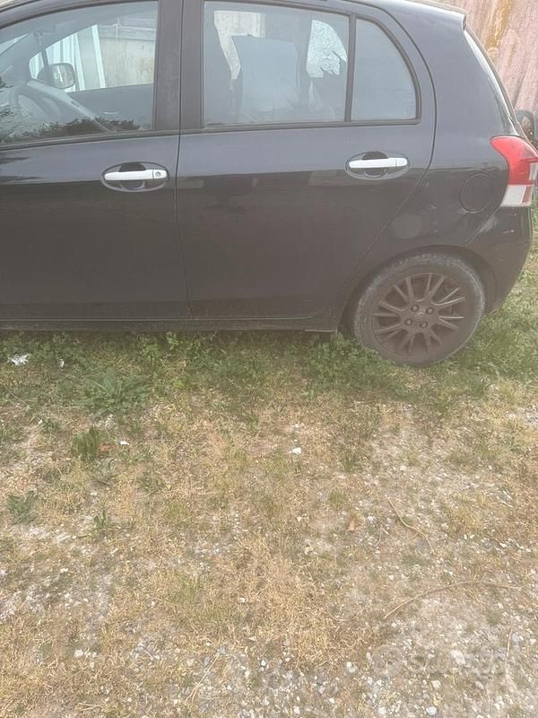 Usata Toyota Yaris 2011 Nero Utilitaria