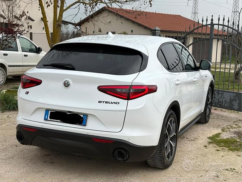 Usata Alfa Romeo Stelvio Sprint 190 CV (139 kW) 2020 Bianco SUV