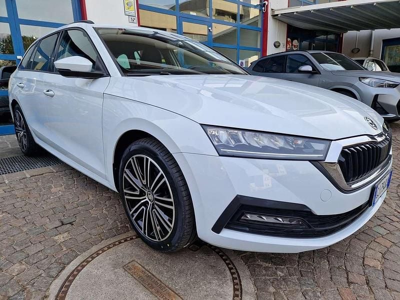 Usata Skoda Octavia Ambition 150 CV (110 kW) 2022 Moonweiss metallic Station wagon