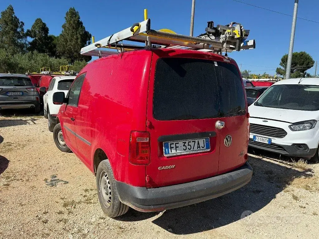 Usata VW Caddy 110 CV (80 kW) 2016 Rosso Monovolume