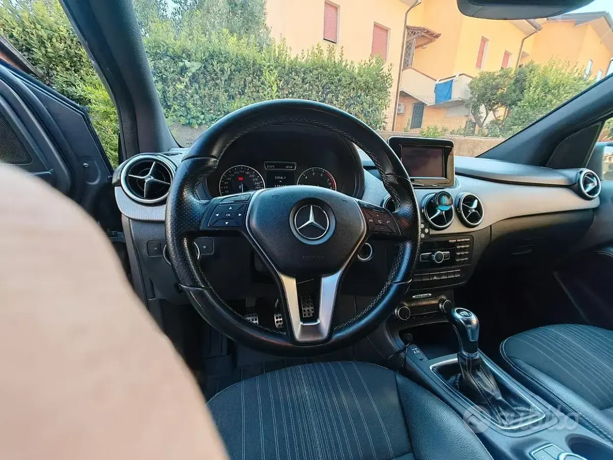 Usata Mercedes B180 122 CV (89 kW) 2012 Utilitaria