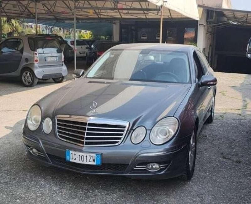 Usata Mercedes E220 Avantgarde 170 CV (125 kW) 2009 Grigio Berlina