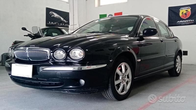 Nero Usata 2005 Jaguar X-type Tre volumi | 4900 € (Buon prezzo) - Immagine 1/4