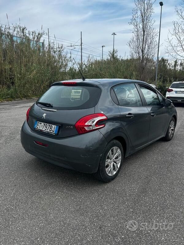 Usata Peugeot 208 70 CV (51 kW) 2013 Grigio Utilitaria