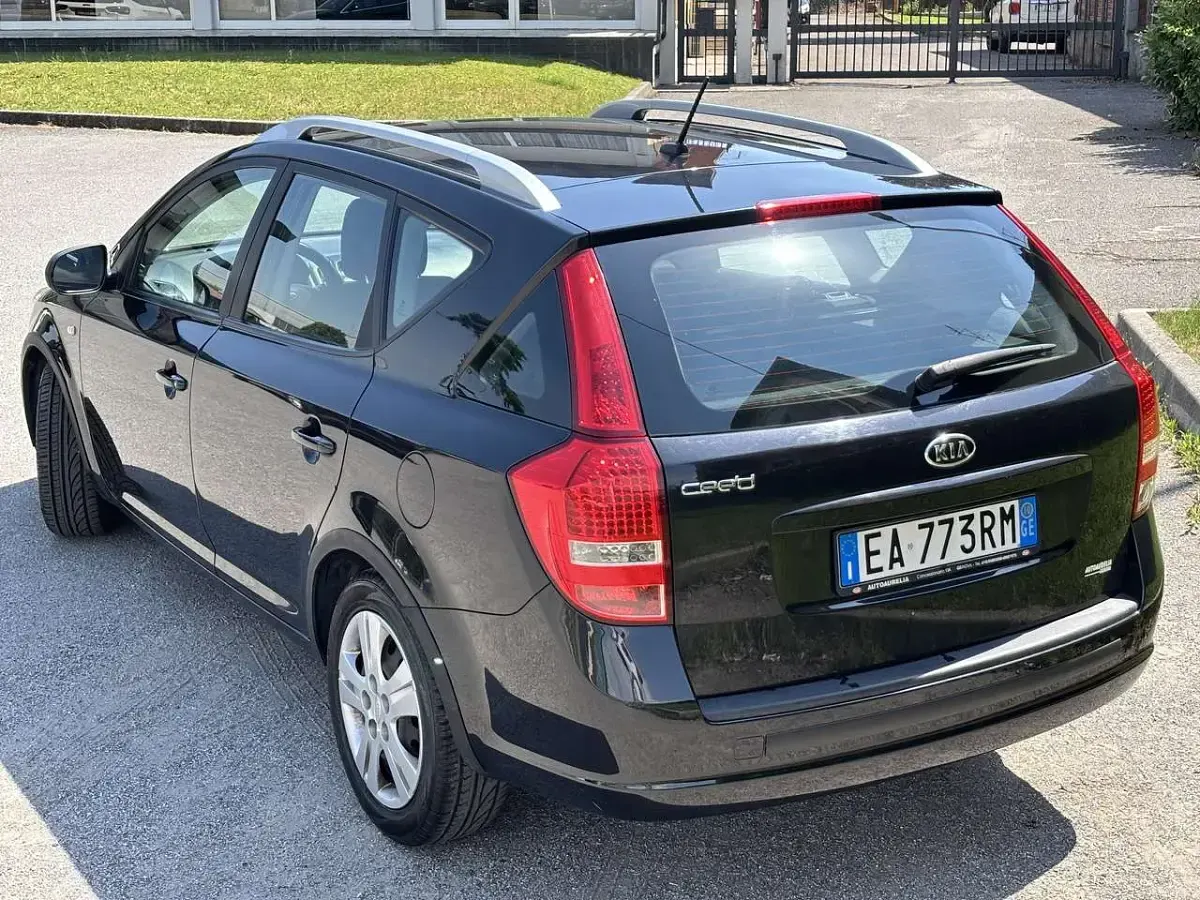 Usata Kia Ceed EX 90 CV (66 kW) 2010 Nero Utilitaria