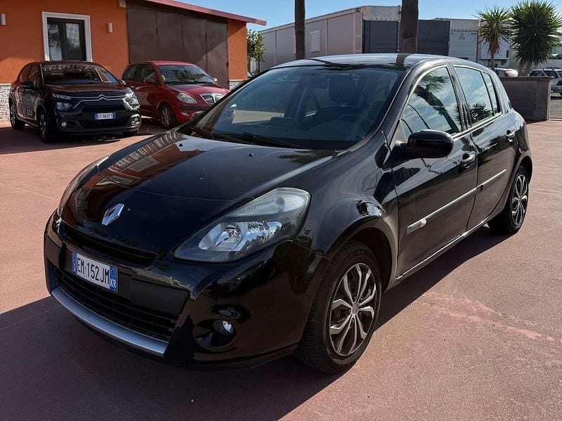 Usata Renault Clio III Dynamique 75 CV (55 kW) 2012 Nero Berlina