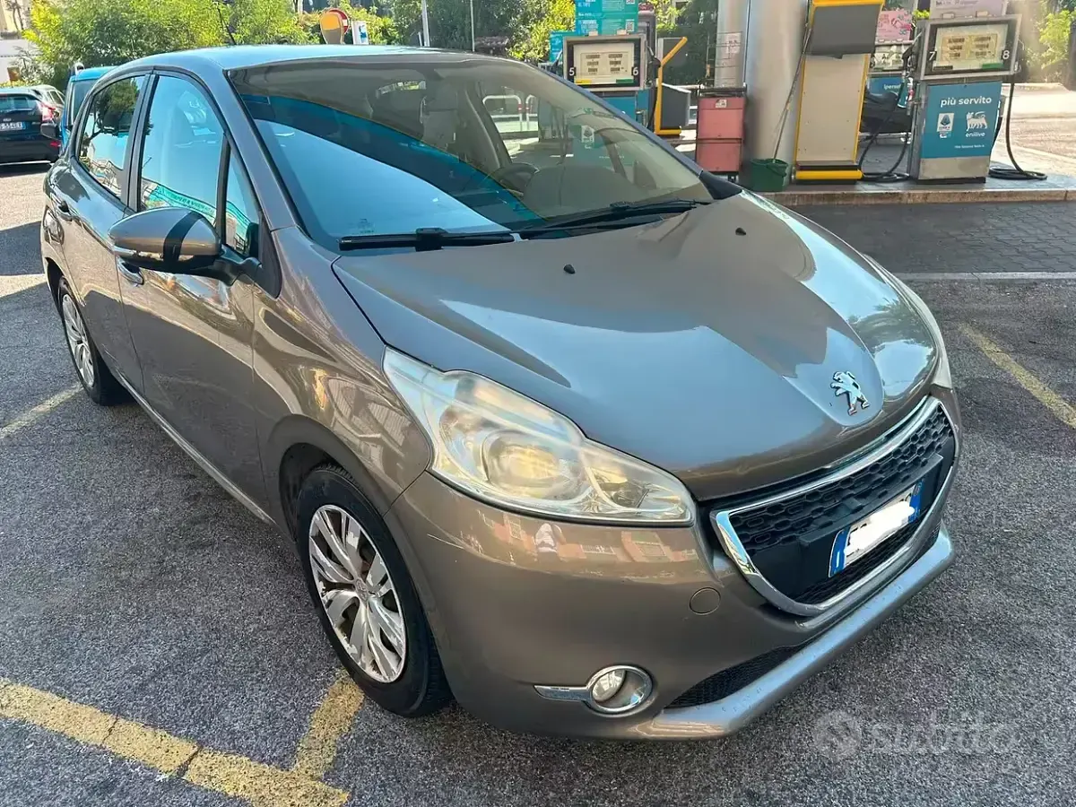 Usata Peugeot 208 Active 68 CV (50 kW) 2013 Grigio Utilitaria