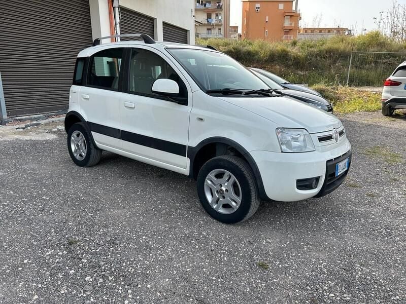 Usata Fiat Panda 4x4 Climbing 75 CV (55 kW) 2012 Bianco Utilitaria