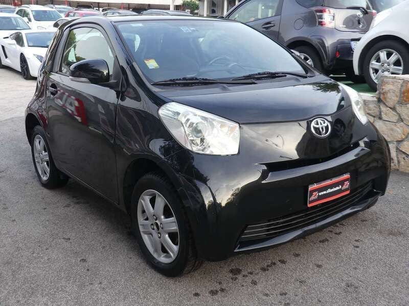 Usata Toyota iQ Sol 68 CV (50 kW) 2009 Nero Utilitaria