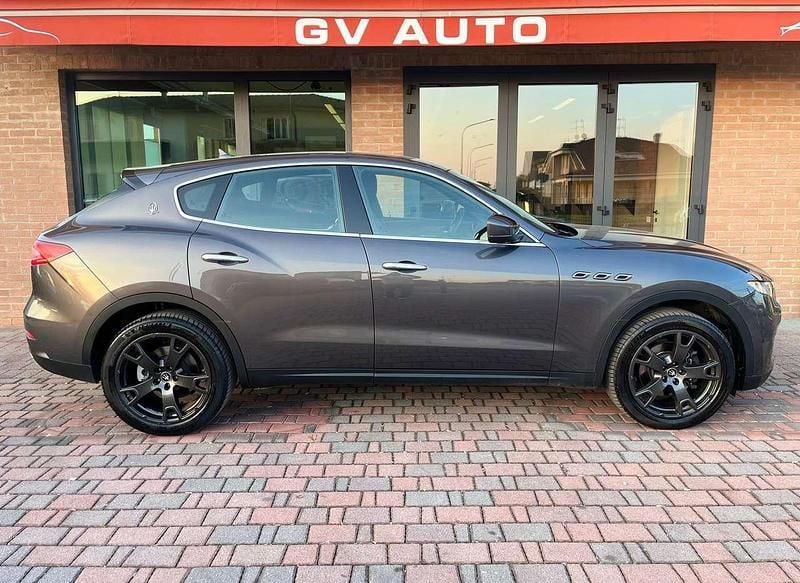 Begagnad Maserati Levante 275 HK (202 kW) 2020 Grå SUV