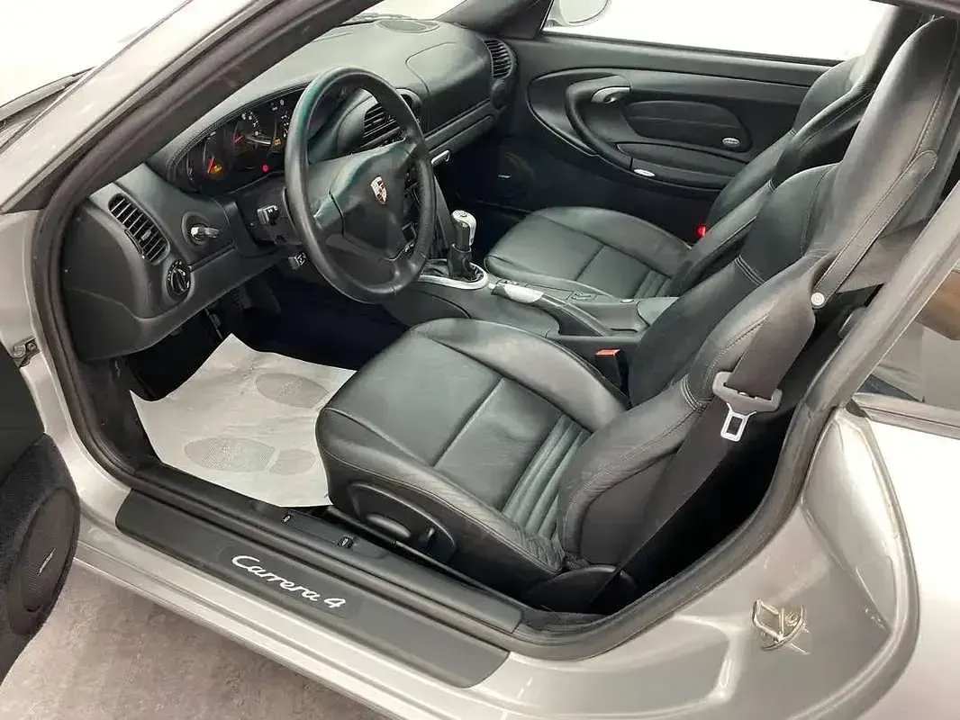 Usata Porsche 911 Carrera 4 320 CV (235 kW) 2002 Argento Coupé