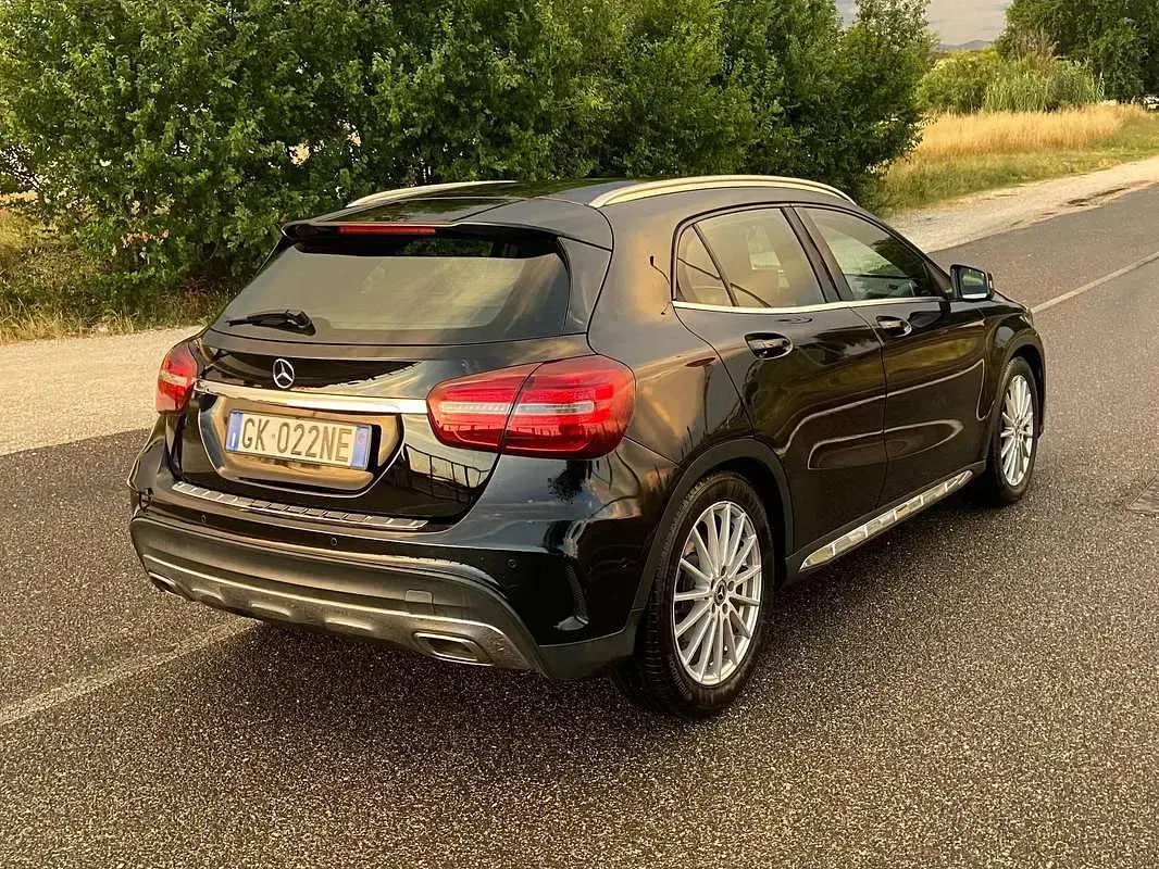 Usata Mercedes GLA200 Executive 136 CV (100 kW) 2017 Nero SUV