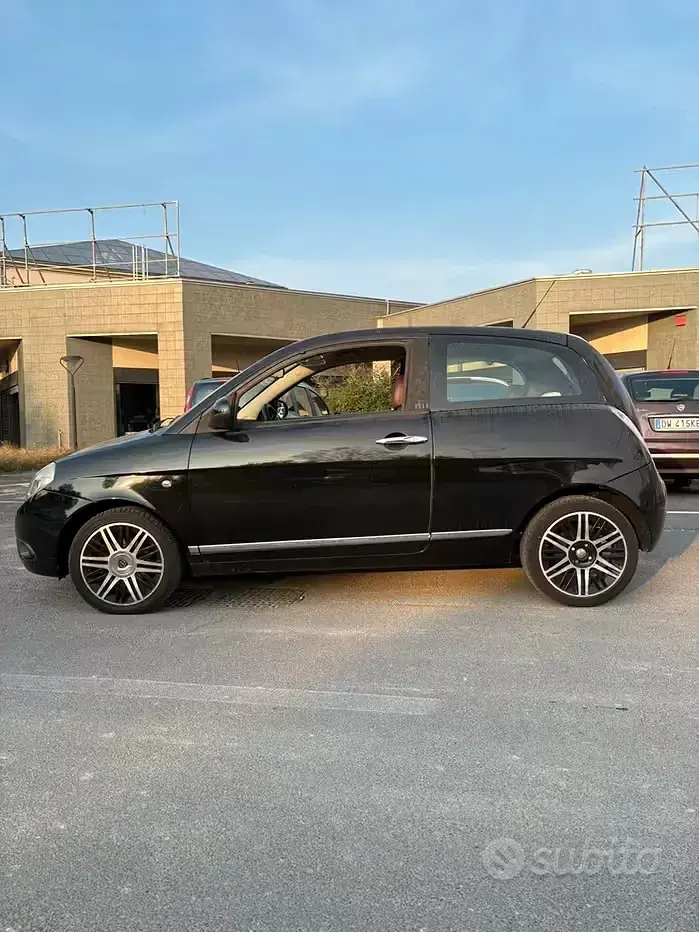 Usata Lancia Ypsilon 69 CV (50 kW) 2010 Nero Utilitaria