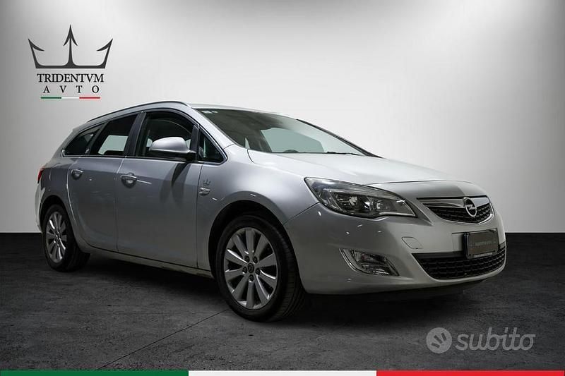 Usata Opel Astra 125 CV (91 kW) 2011 Argento Station wagon