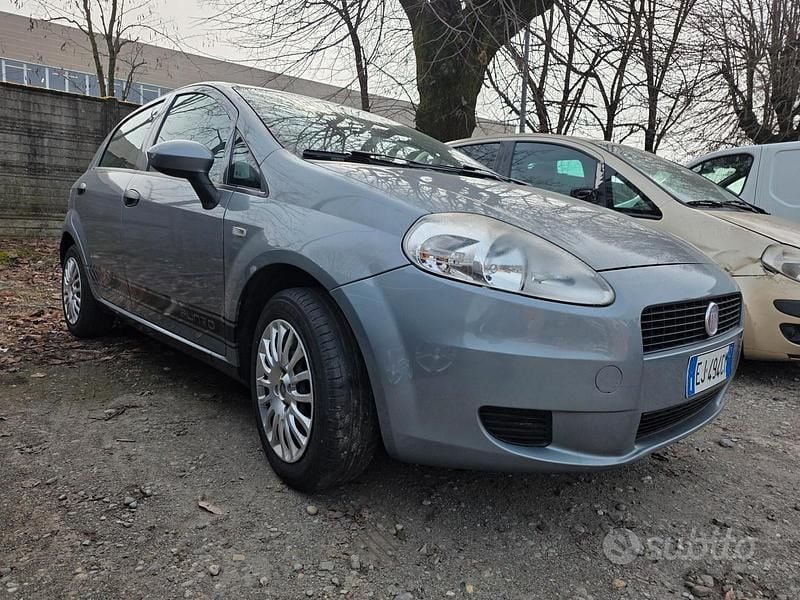 Usata Fiat Grande Punto 75 CV (55 kW) 2011 Grigio Utilitaria