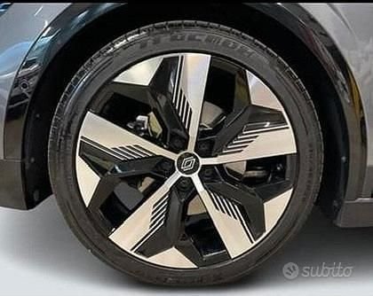 Usata Renault Megane E-Tech Techno 161 kW (220 CV) 2023 Grigio Berlina