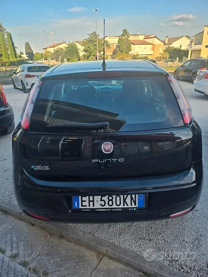 Usata Fiat Grande Punto 69 CV (50 kW) 2011 Nero Utilitaria
