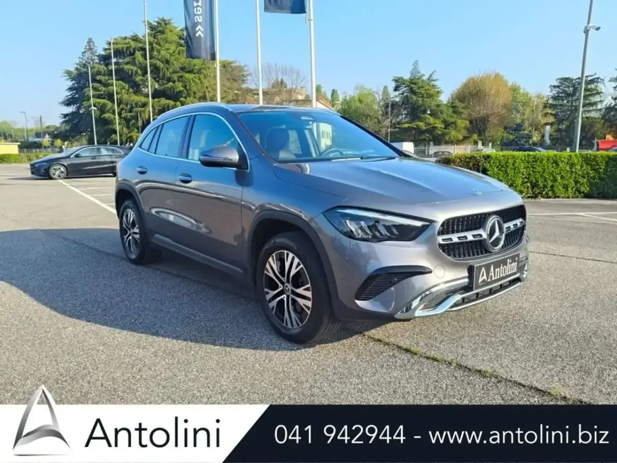 Usata Mercedes GLA200 Advanced 150 CV (110 kW) 2024 Grigio scuro SUV