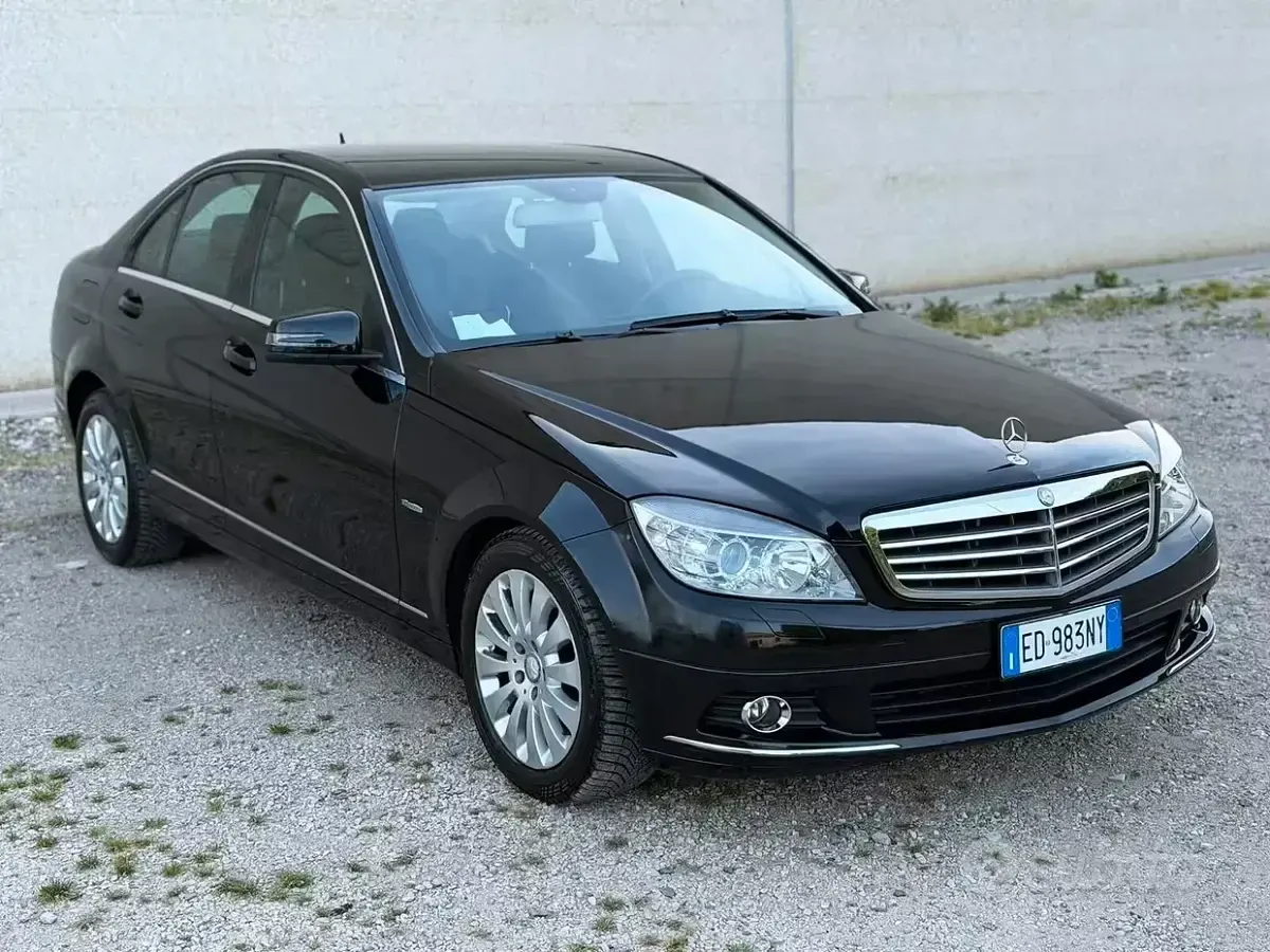 Usata Mercedes C200 136 CV (100 kW) 2010 Nero Berlina