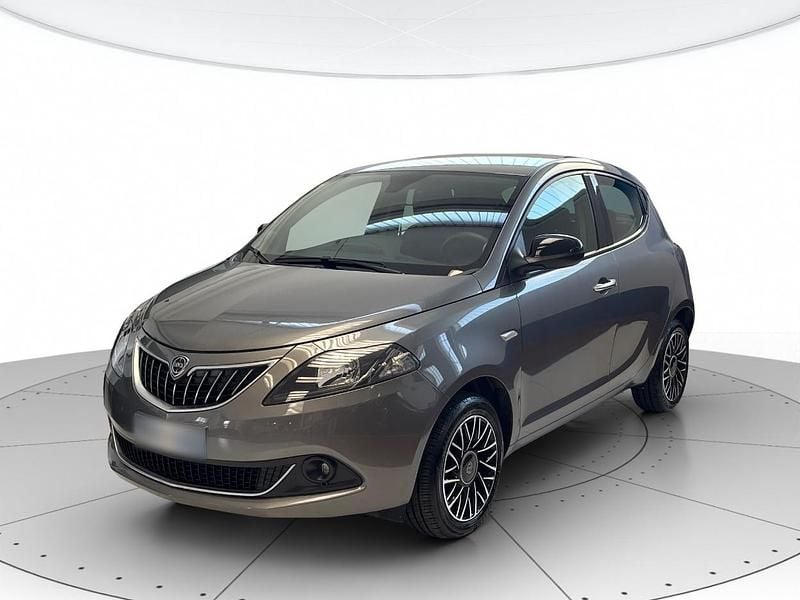 Grigio Usata 2024 Lancia Ypsilon Due volumi | 13.900 € (Buon prezzo) - Immagine 1/3