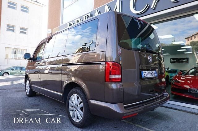Usado VW Multivan Highline 179 CV (131 kW) 2015 Marrón Monovolumen