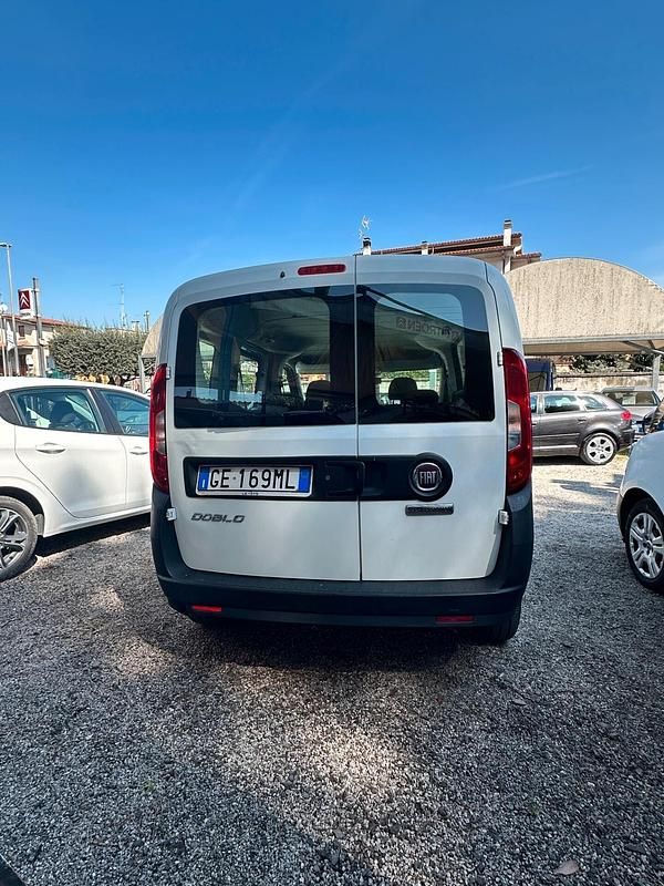 Usata Fiat Doblò Lounge 95 CV (69 kW) 2021 Bianco Monovolume