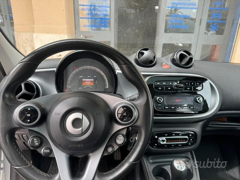 Bianco Usata 2016 Smart ForFour Due volumi | 10.900 € (Molto cara) - Immagine 1/4
