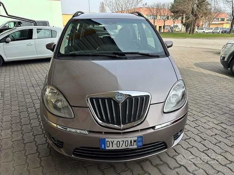 Usata Lancia Musa 77 CV (56 kW) 2009 Grigio Monovolume