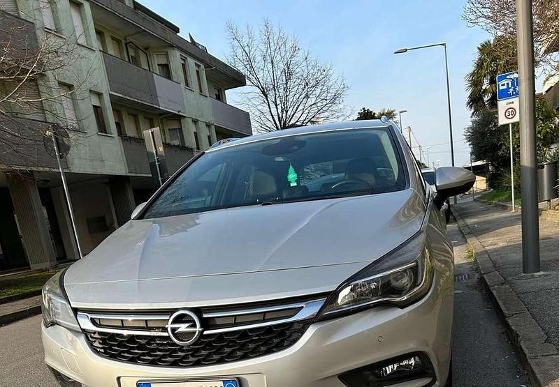 Usata Opel Astra Active 110 CV (80 kW) 2016 Grigio Berlina