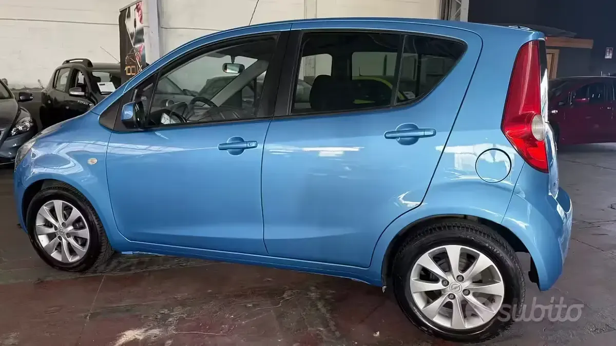 Usata Opel Agila 68 CV (50 kW) 2014 Bluazzurro Utilitaria