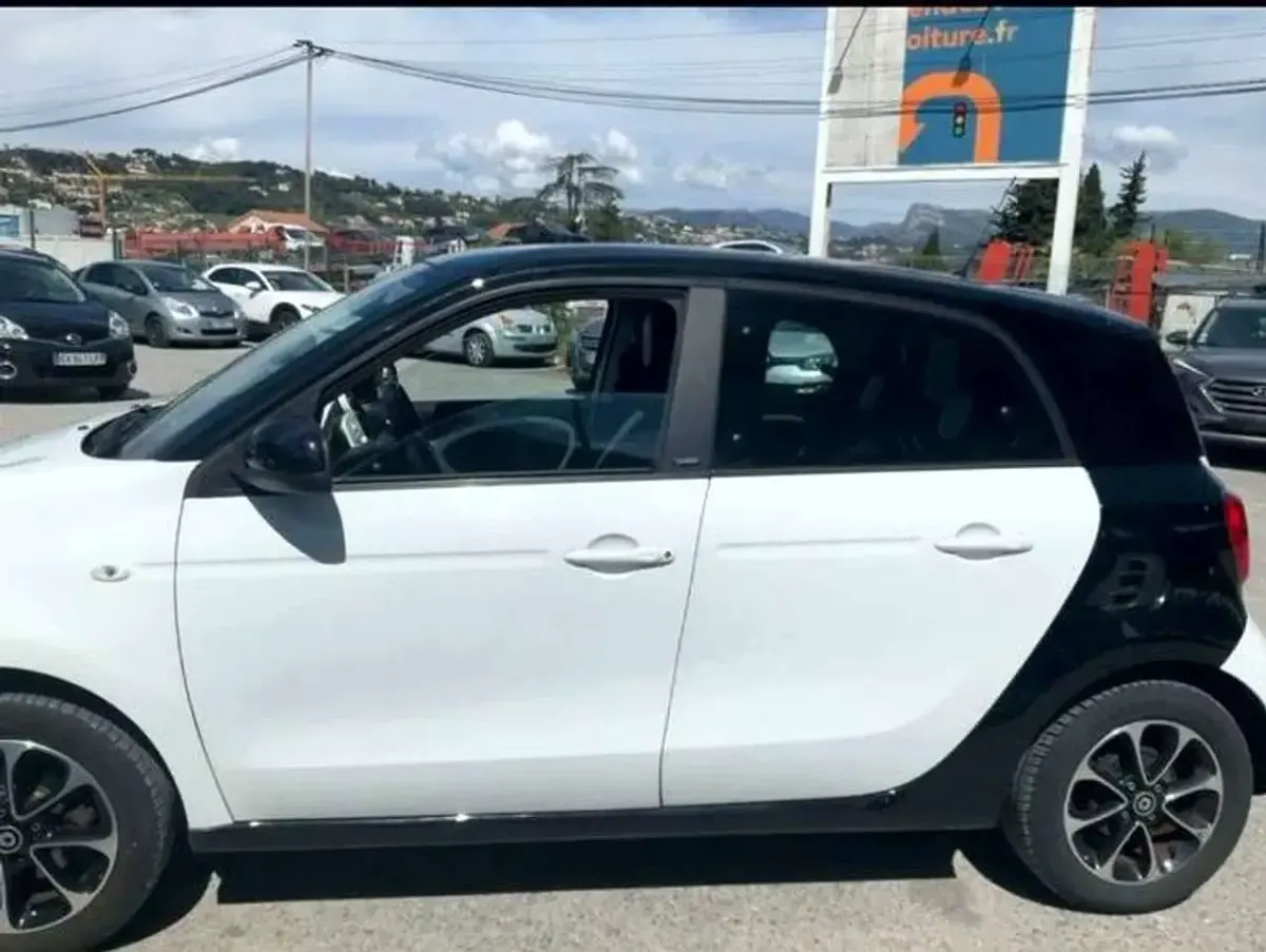 Usata Smart ForFour 71 CV (52 kW) 2015 Bianco Utilitaria