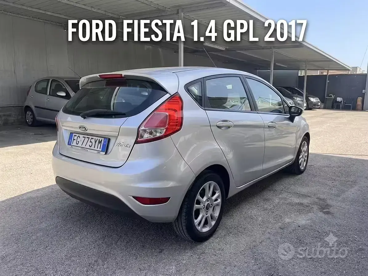 Usata Ford Fiesta 95 CV (69 kW) 2017 Grigio Utilitaria