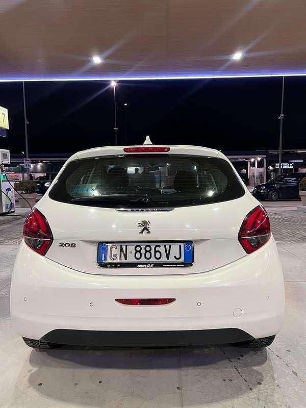 Usata Peugeot 208 GT-line 102 CV (75 kW) 2019 Utilitaria