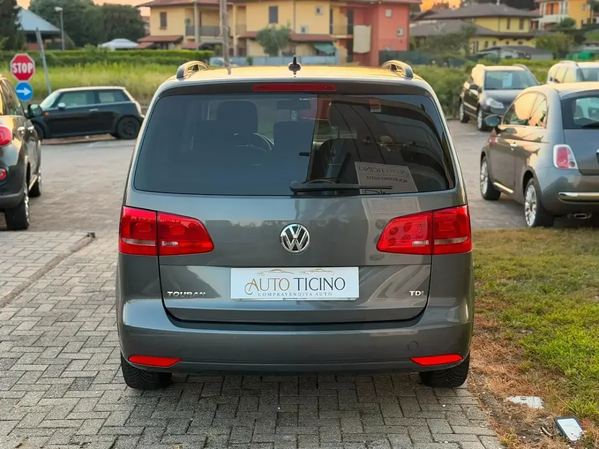 Usata VW Touran Comfortline 104 CV (76 kW) 2013 Grigio Monovolume