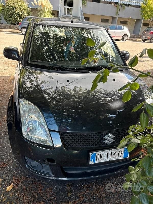 Nero Usata 2008 Suzuki Swift GL Due volumi | 3000 € (Buon prezzo) - Immagine 1/4