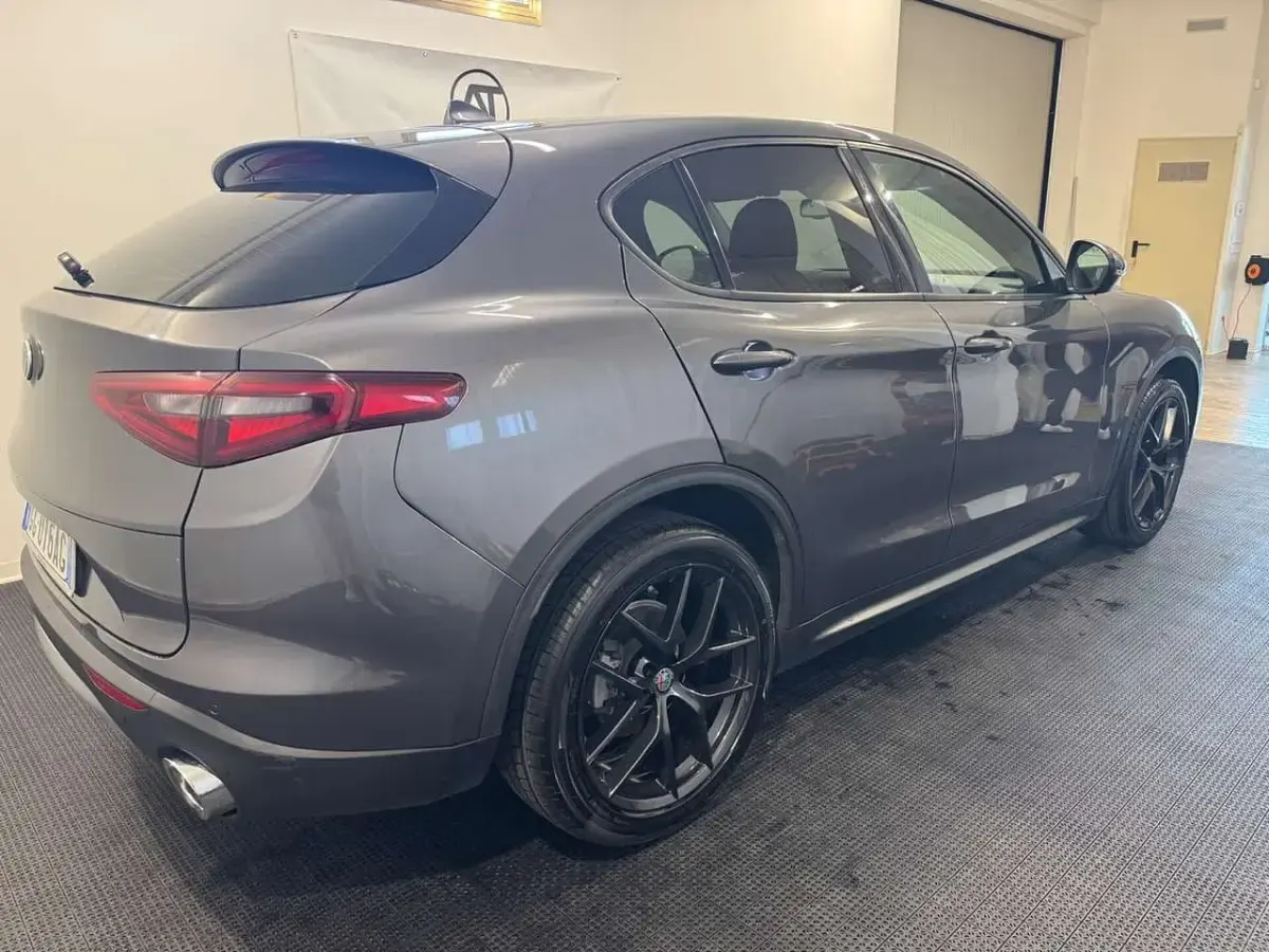 Usata Alfa Romeo Stelvio Executive 190 CV (139 kW) 2021 Grigio SUV