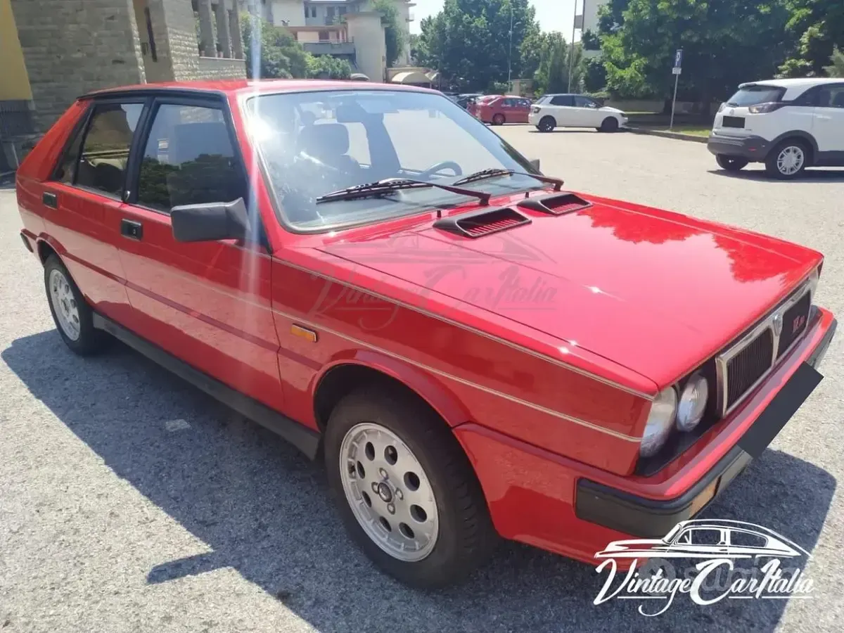 Usata Lancia Delta 165 CV (121 kW) 1987 Rosso Utilitaria
