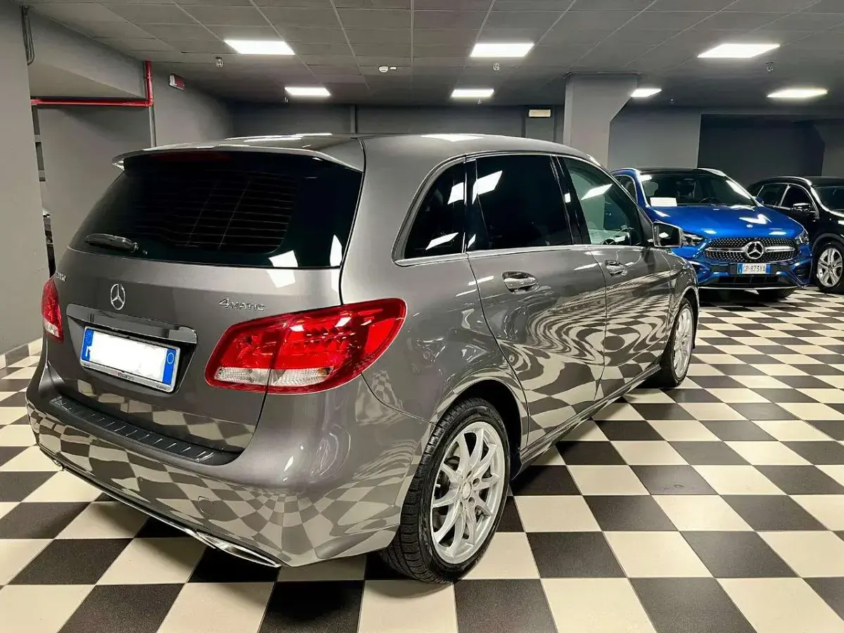 Usata Mercedes B200 136 CV (100 kW) 2015 Grigio Utilitaria