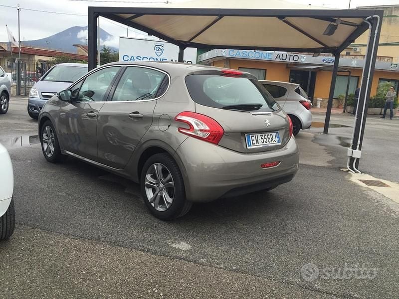 Usata Peugeot 208 Allure 82 CV (60 kW) 2014 Utilitaria