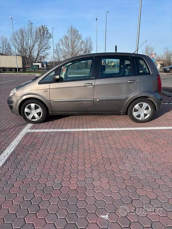 Usata Lancia Musa 95 CV (69 kW) 2005 Monovolume