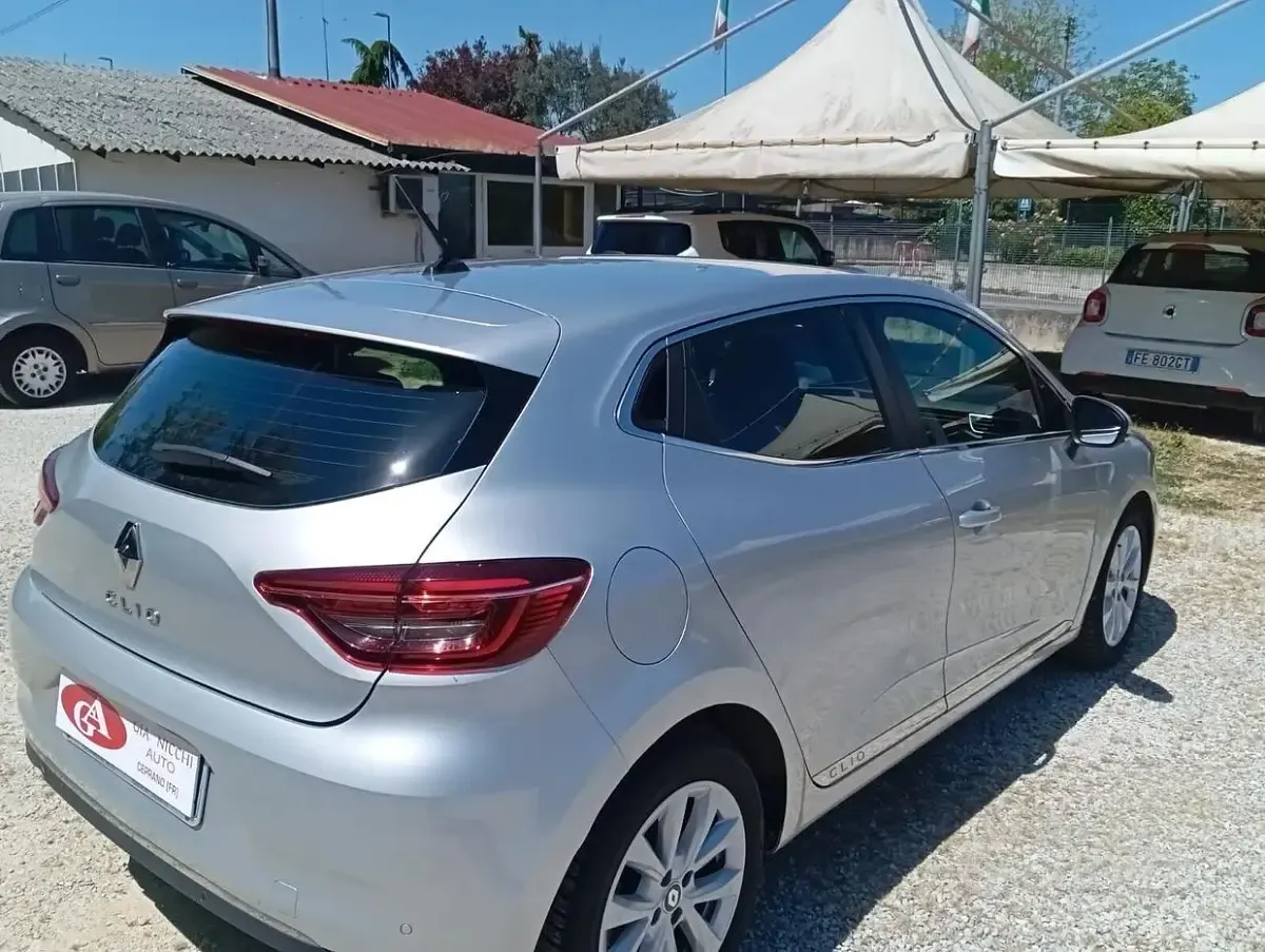 Usata Renault Clio V Intens 101 CV (74 kW) 2022 Grigio Berlina